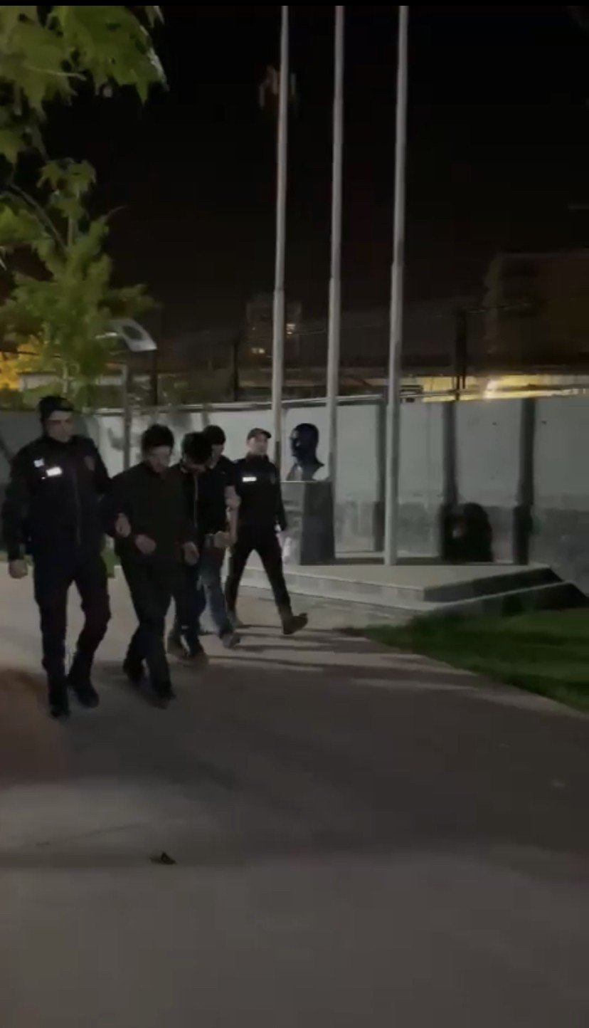 Seraya giren hırsızlar tırmandıkları 7 bin liralık merdiveni de çaldı! Kıskıvrak yakalanıp serbest kaldılar