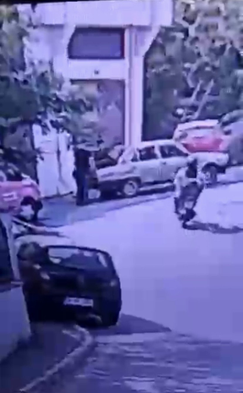 Seraya giren hırsızlar tırmandıkları 7 bin liralık merdiveni de çaldı! Kıskıvrak yakalanıp serbest kaldılar