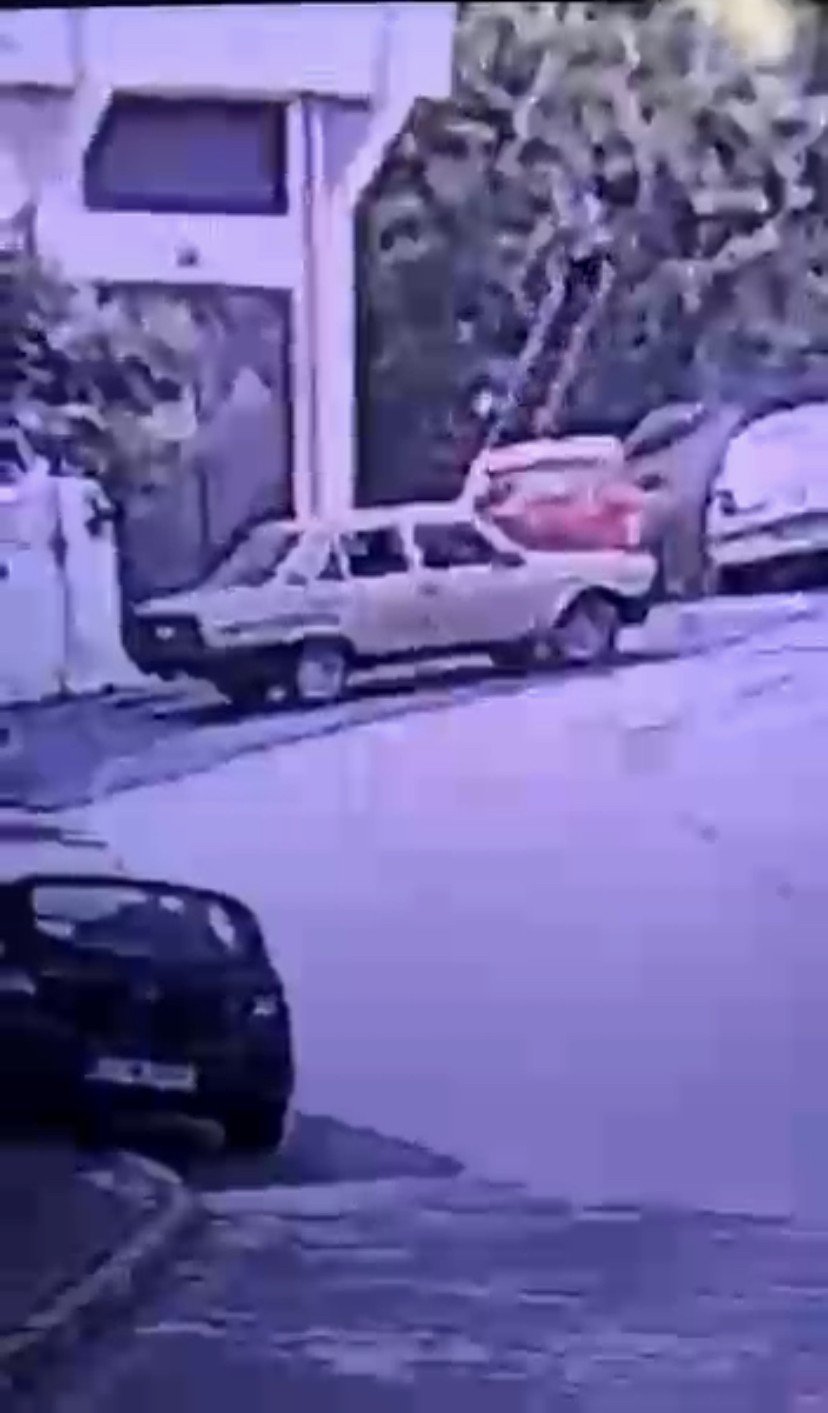 Seraya giren hırsızlar tırmandıkları 7 bin liralık merdiveni de çaldı! Kıskıvrak yakalanıp serbest kaldılar