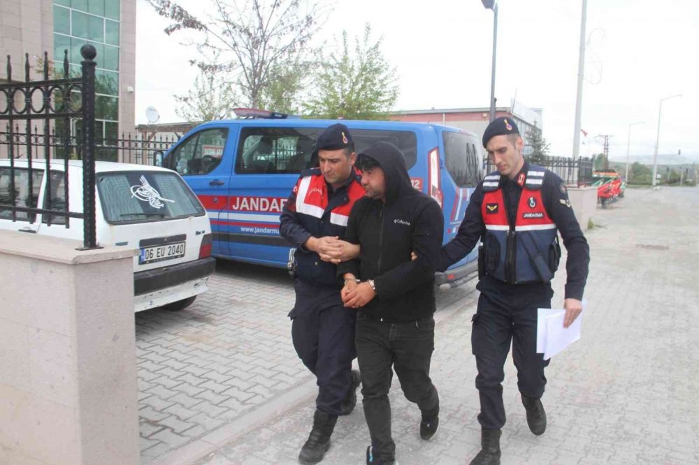 Konya Hüyük'te evinde 2 kilo esrarla yakalanan zehir taciri tutuklandı
