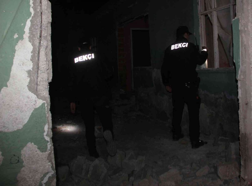 Konya'da 348 çarşı ve mahalle bekçisi huzur ve güven için sokaklarda! Vatandaş memnun