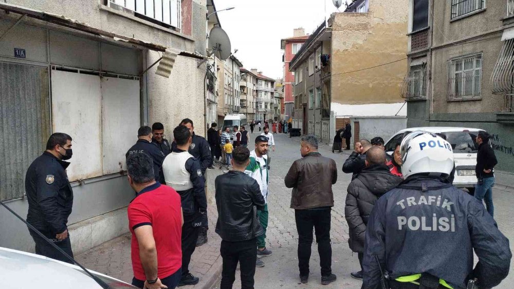 Konya'da bayram olaylı bitti! Dünürlerin silahlı sopalı kavgasında 1'i çocuk 2 yaralı