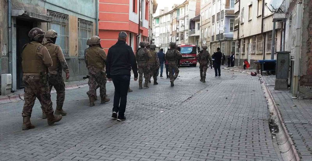 Konya'da bayram olaylı bitti! Dünürlerin silahlı sopalı kavgasında 1'i çocuk 2 yaralı