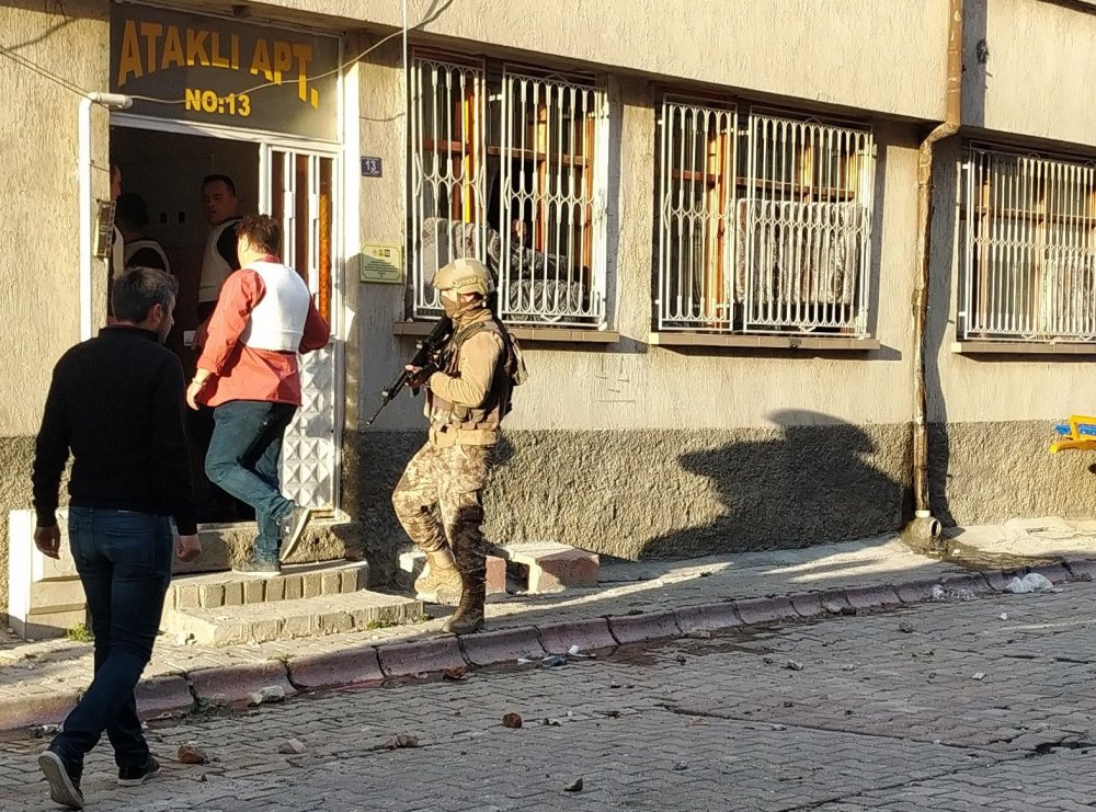 Konya'da bayram olaylı bitti! Dünürlerin silahlı sopalı kavgasında 1'i çocuk 2 yaralı