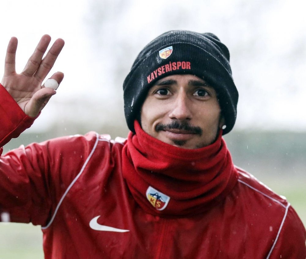 Kayserispor antrenmana çıktı dolu çalışma antrenman yarıda kaldı