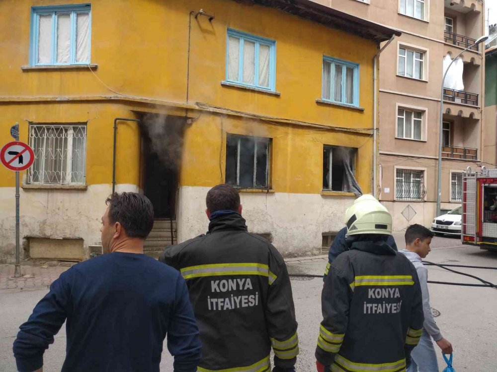Konya'da yangın! Aile dumandan etkilendi