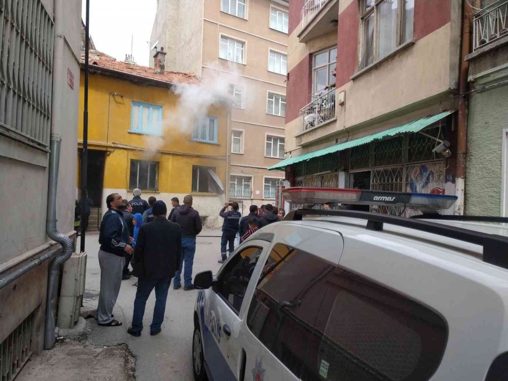 Konya'da yangın! Aile dumandan etkilendi