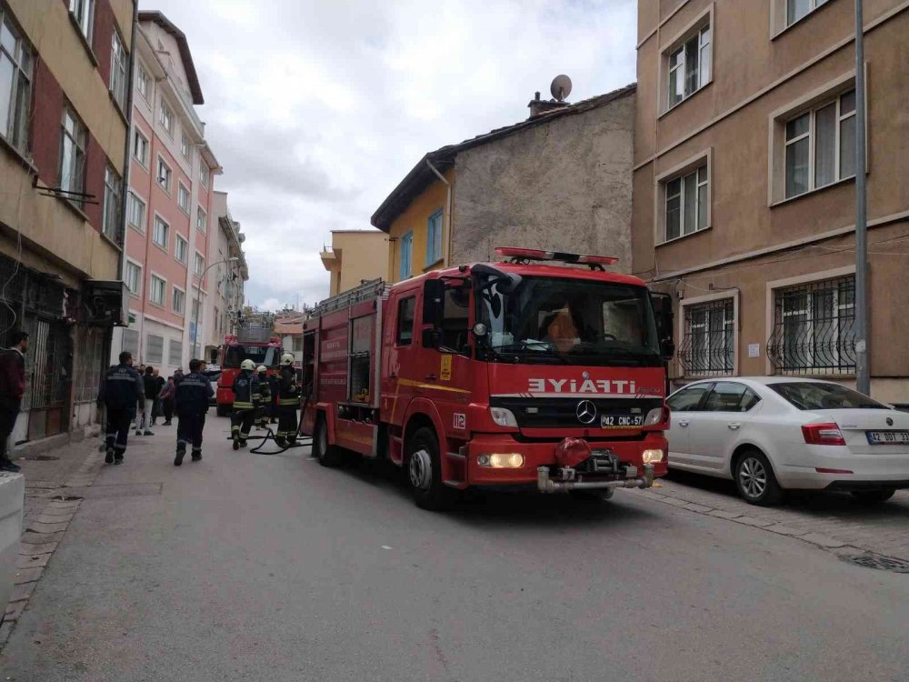 Konya'da yangın! Aile dumandan etkilendi