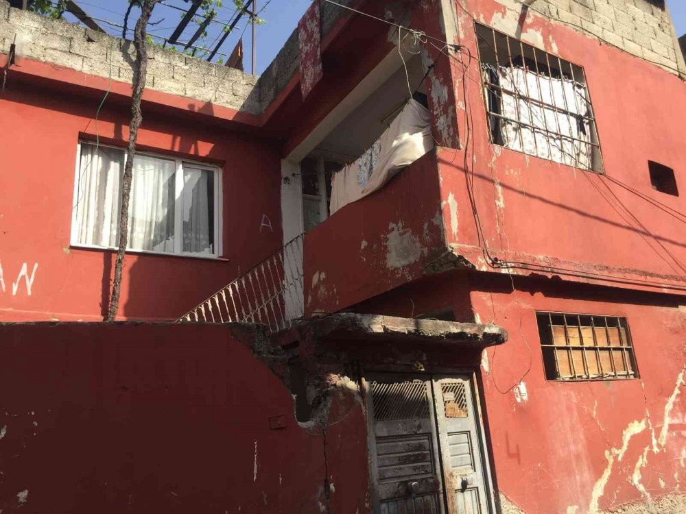 Adana'da eve zincirlenen 13 yaşındaki kızın annesi konuştu!