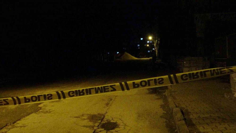 Gaziantep’te alev alev yanan kimyasal madde paniğe neden oldu! Suyla sönmedi 3 ton mucur döküldü