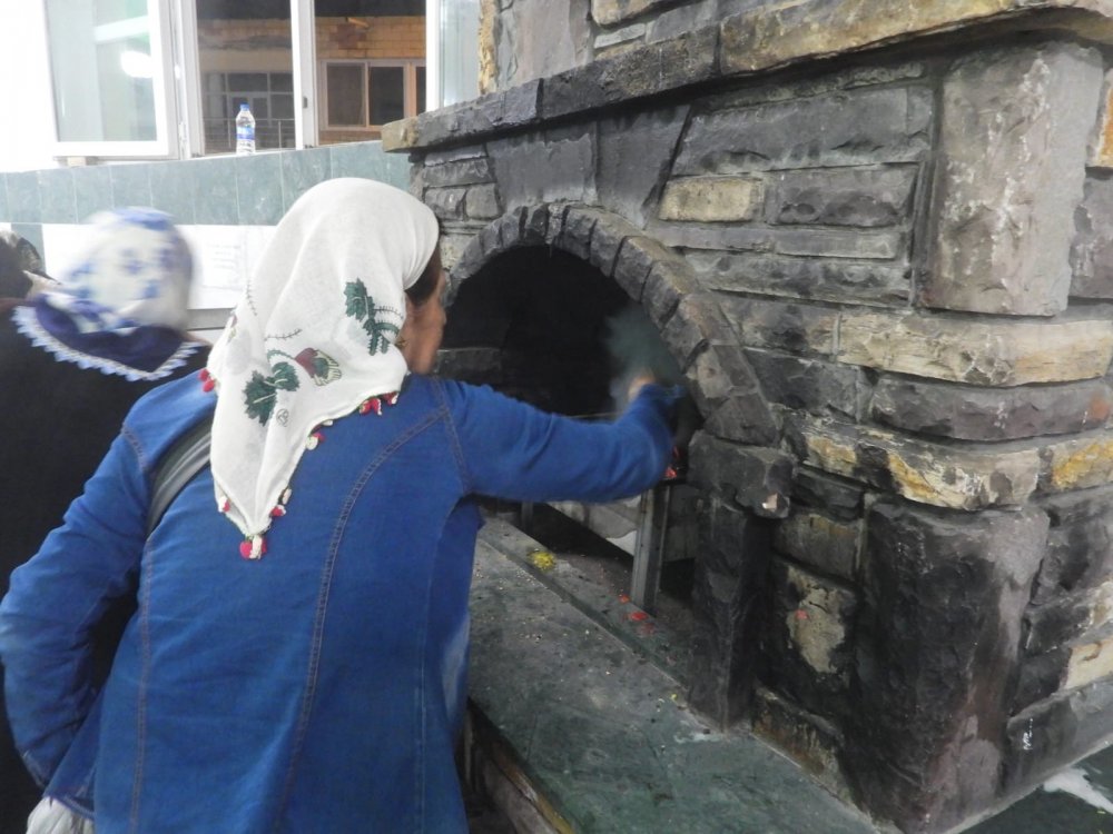 Bugün Hıdırellez ve Hatay'da bulunan Hazreti Hızır Türbesi ziyaretçi akınına uğradı