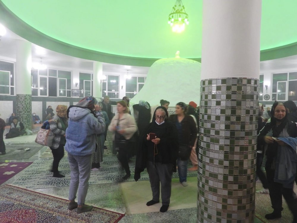 Bugün Hıdırellez ve Hatay'da bulunan Hazreti Hızır Türbesi ziyaretçi akınına uğradı