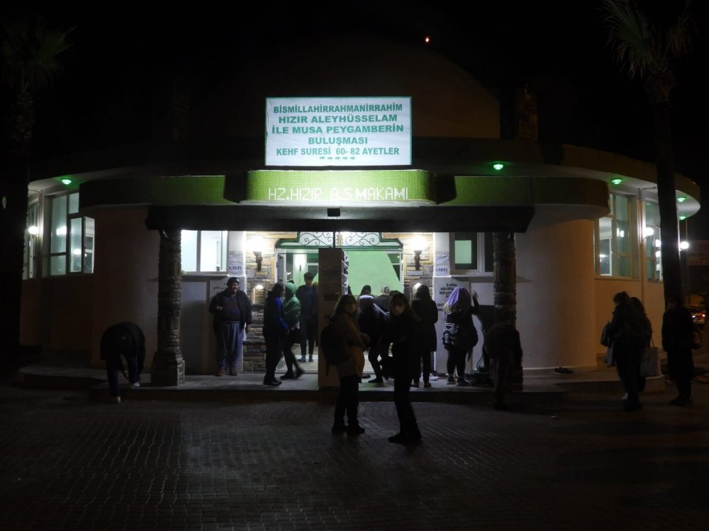 Bugün Hıdırellez ve Hatay'da bulunan Hazreti Hızır Türbesi ziyaretçi akınına uğradı
