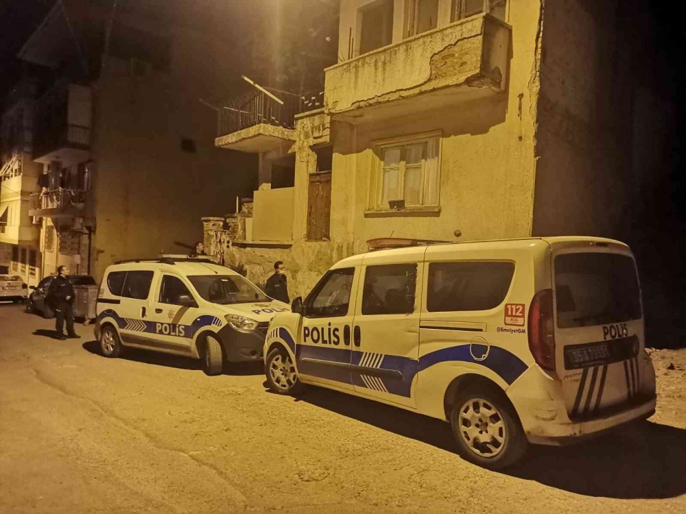 Tartıştığı kadın tarafından tutuklanan kadın kendini zorla sokağa attı bebeği araba içinde sokakta kaldı