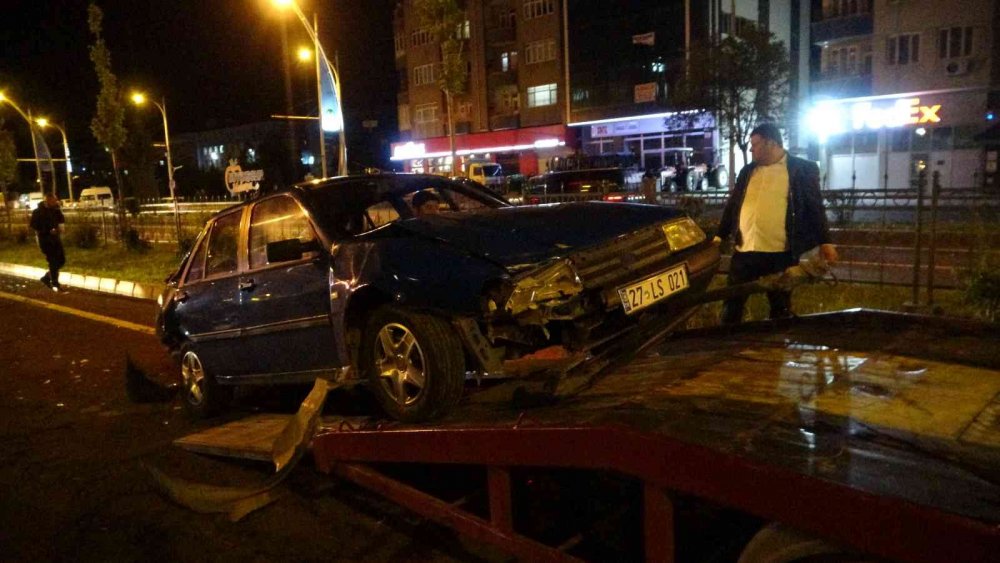 Sanayi alt geçidinde zincirleme kaza! 4 araç birbirine girdi Ankara yolu kilitlendi