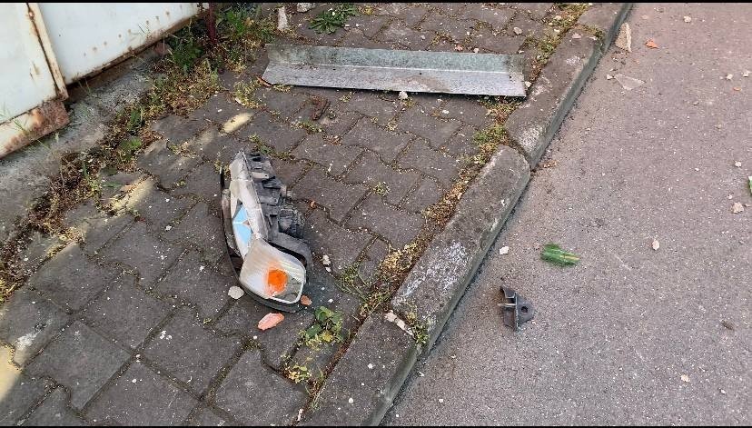 Freni boşalan tır dehşeti! Araca çarpıp, eve daldı!