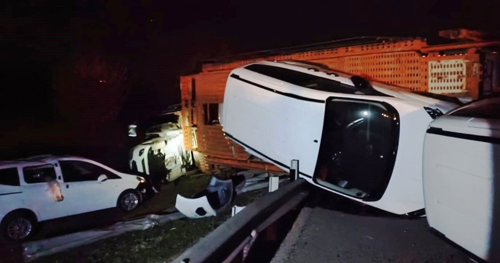 Herkes onlar için birbirini kırıp geçiriyordu! Konya'da yaklaşık 60 milyonluk trafik kazası