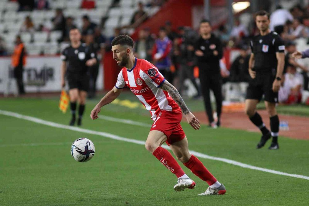 Konyaspor Antalya'dan eli boş dönüyor! 3'üncülük tehlikede