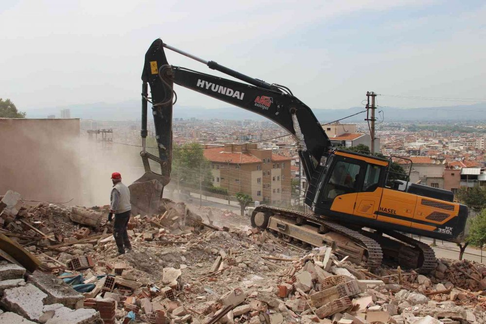 Manisa'da kentsel dönüşüm nedeniyle yıkımlar başladı!