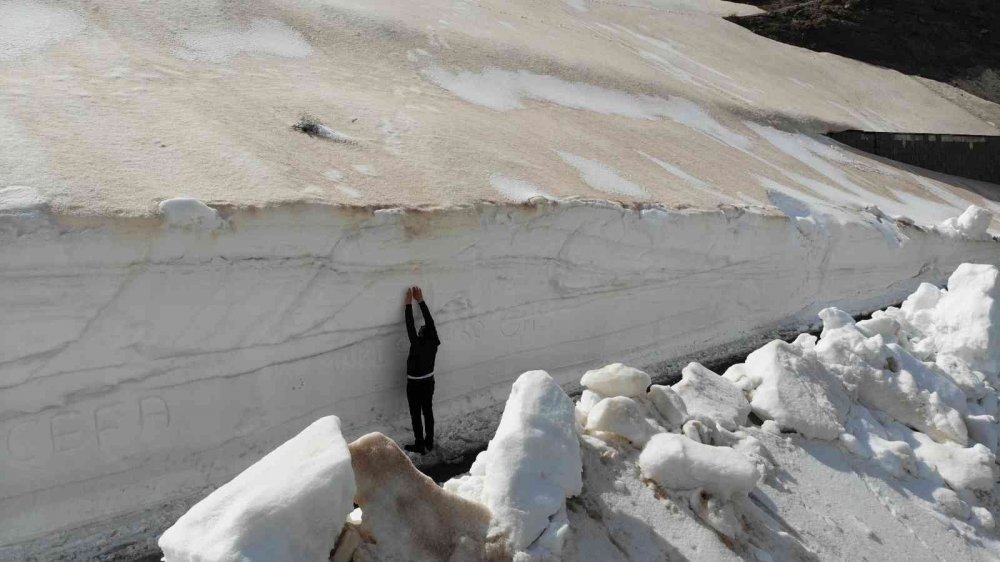 Dünyanın kliması Bitlis oldu! Haziran ayına 20 gün var ve karlar erimedi