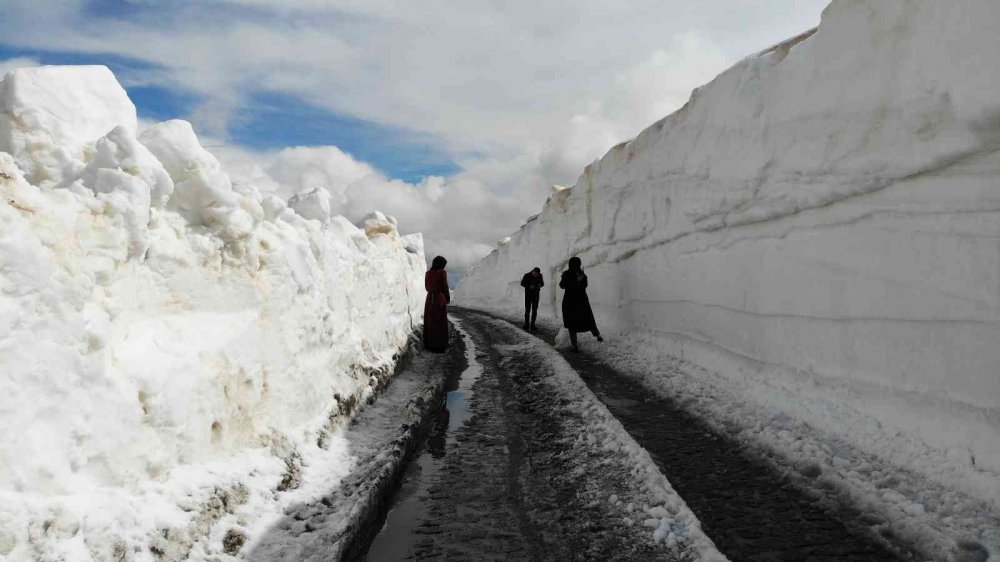 Dünyanın kliması Bitlis oldu! Haziran ayına 20 gün var ve karlar erimedi