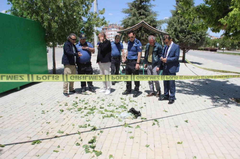 Karaman Adliyesi önünde 'ıspanak' paniği... Bomba ihbarı yapıldı çanta fünyeyle patlatıldı...