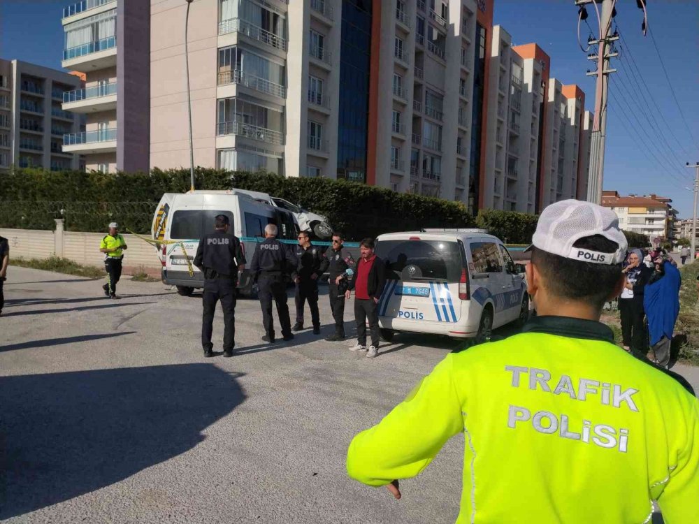 Konya'da iki servis aracı kör noktada çarpıştı ortalık savaş alanına döndü... 9'u öğrenci toplam 14 yaralı var