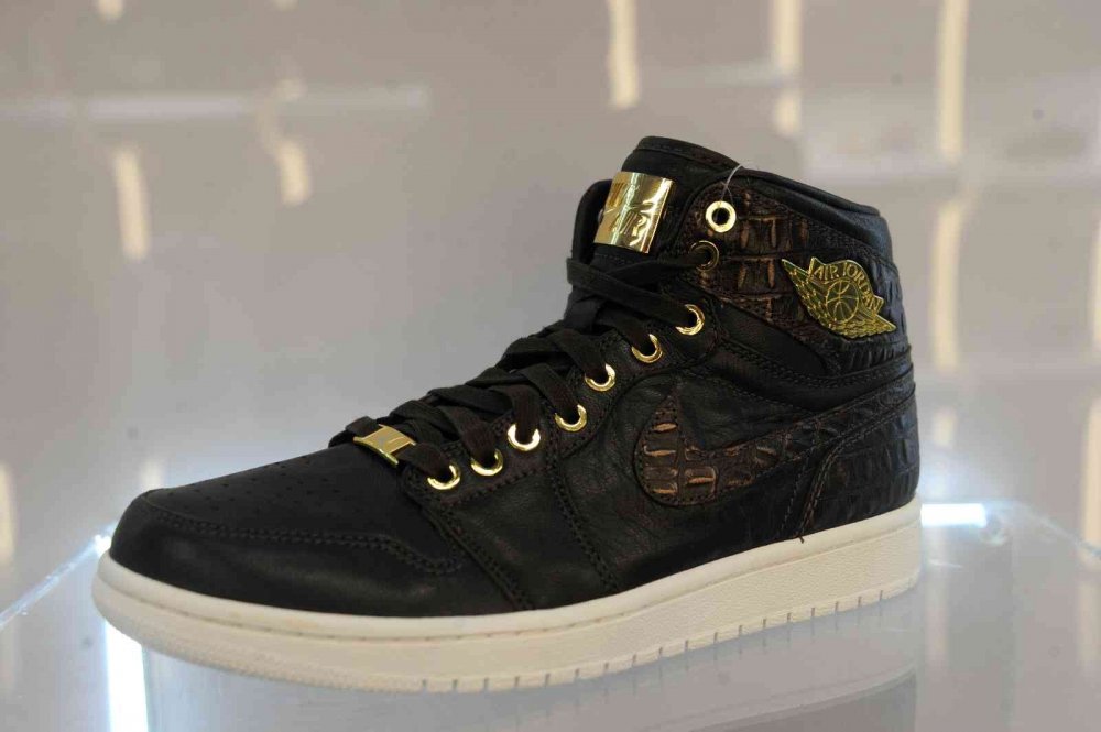 Türkiye'de satılan bu ayakkabının fiyatı bir araba fiyatına denk geliyor...