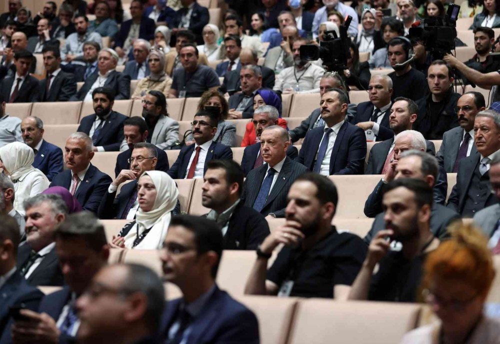 Cumhurbaşkanı Erdoğan: Kifayetsiz muhterisler dün de vardı bugün de var