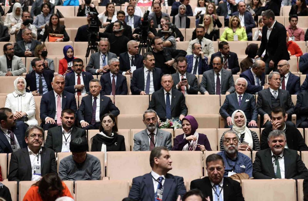 Cumhurbaşkanı Erdoğan: Kifayetsiz muhterisler dün de vardı bugün de var