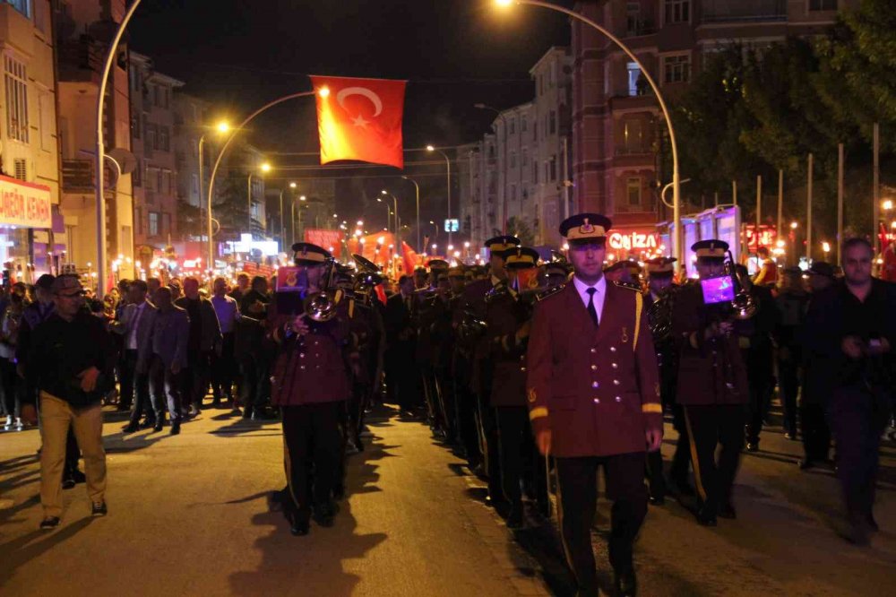 Karaman’da coşkulu gece! Bugün fener alayı sonra bayram var