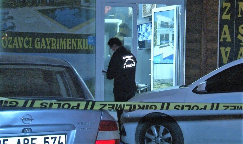 Konya'da emlakçıda silahlı alacak verecek kavgası! 1’i ağır 5 yaralı