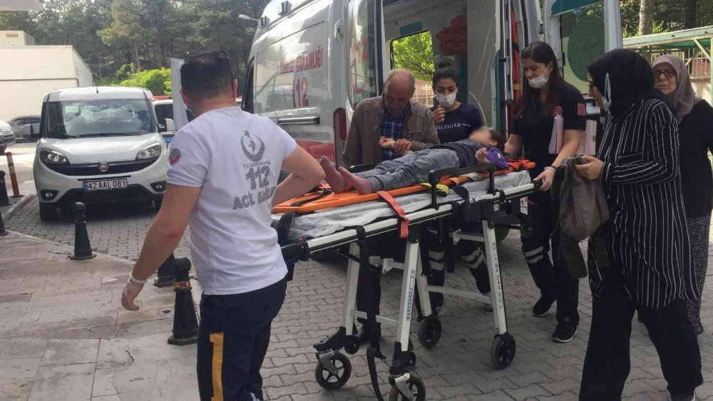 Konya'da yola fırlayan 7 yaşındaki kıza otomobil çarptı!