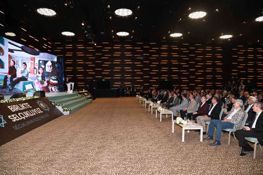 Başkan Pekyatırmacı Selçuklu Belediyesi'nin 3 yıllık hizmetlerini anlattı