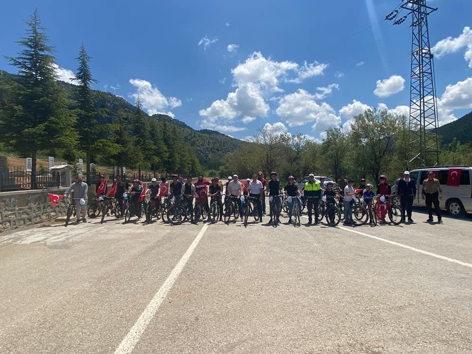 Konya Derebucak’ta 19 Mayıs etkinlikleri! Protokol gençlerle pedal çevirdi