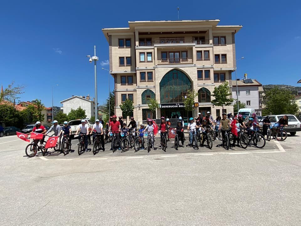 Konya Derebucak’ta 19 Mayıs etkinlikleri! Protokol gençlerle pedal çevirdi