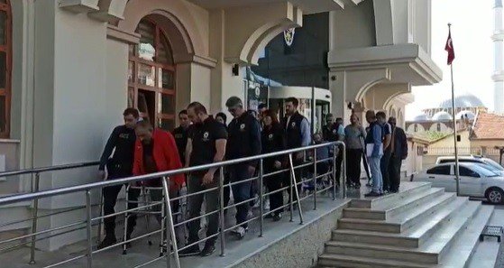 Konya'da emlakçıda çıkan silahlı çatışmada gözaltına alınan 7 şahıstan 4'ü hakkında ilk karar