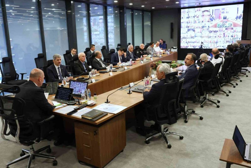 Bakan Soylu 81 ilin valisiyle göç ve metamfetamin uyuşturucu ticaretiyle mücadeleyi değerlendirdi