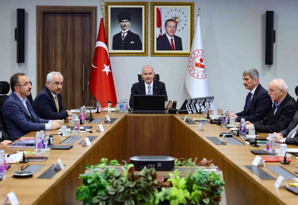 Bakan Soylu 81 ilin valisiyle göç ve metamfetamin uyuşturucu ticaretiyle mücadeleyi değerlendirdi
