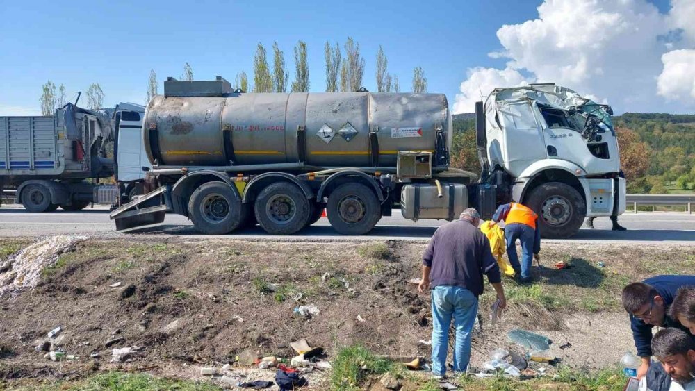 Bilecik'te korku dolu anlar! Tanker devrildi kimyasal madde saçıldı