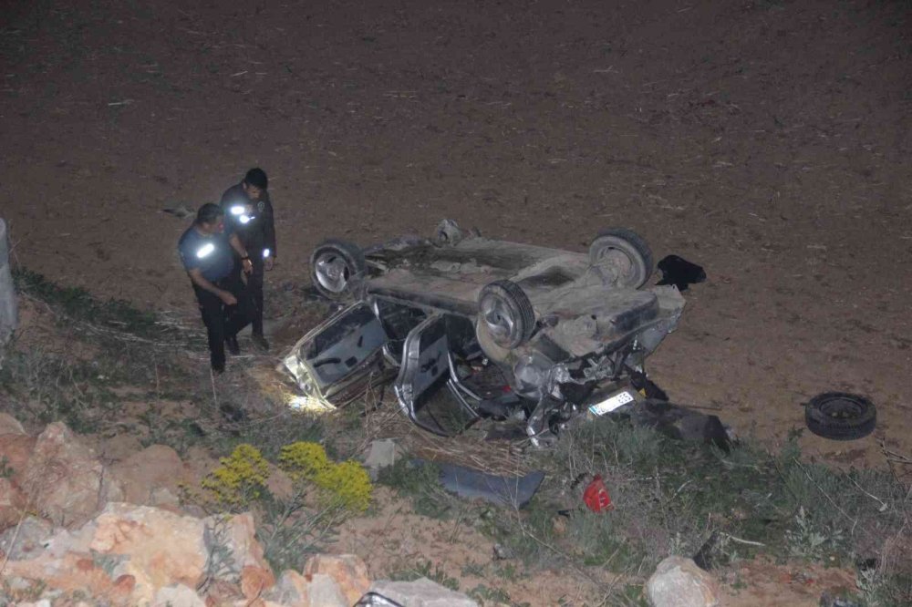 Karaman’da otomobil şarampole takla attı! Sıkışan 3 kişi güçlükle kurtarıldı