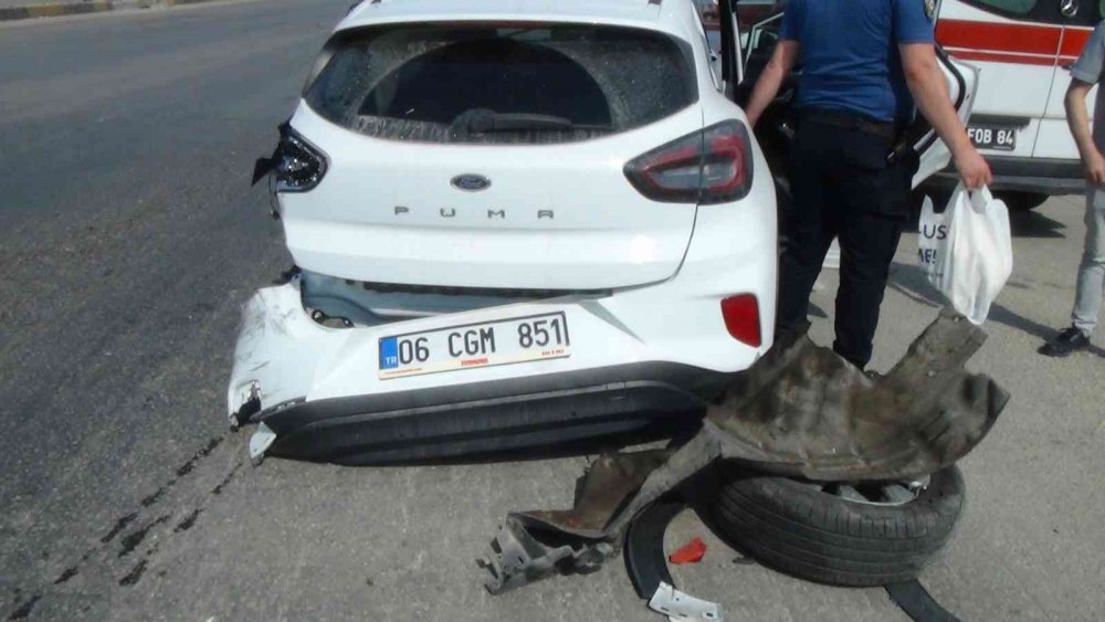 Antalya'da tır Tayland asıllı sürücünün kullandığı kiralık araca arkadan çarptı! 2 yaralı
