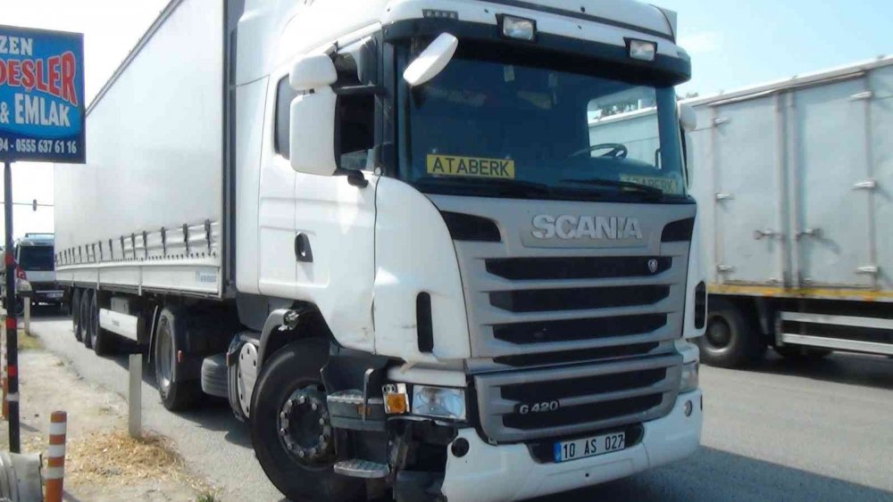 Antalya'da tır Tayland asıllı sürücünün kullandığı kiralık araca arkadan çarptı! 2 yaralı