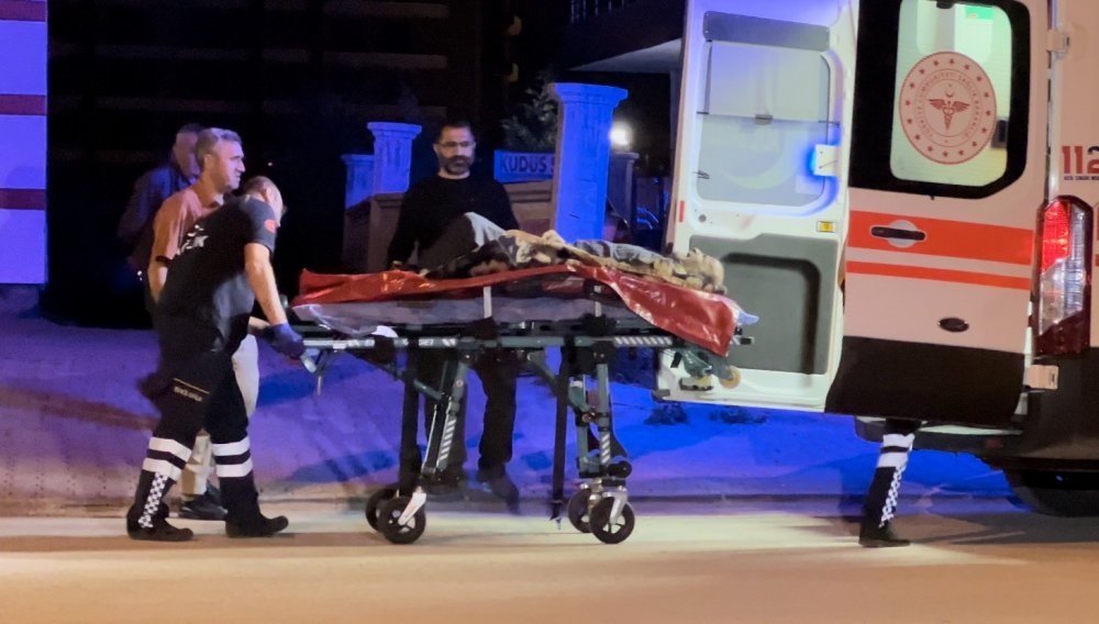 Konya'da 15 yaşındaki genç karnından bıçaklandı! Yakınları kurşun yağdırdı