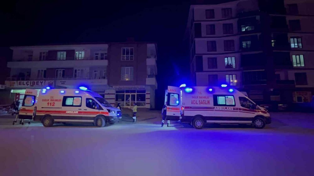 Konya'da 15 yaşındaki genç karnından bıçaklandı! Yakınları kurşun yağdırdı