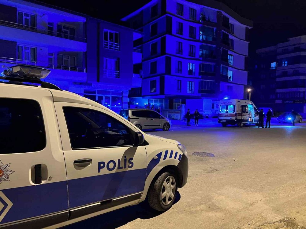 Konya'da 15 yaşındaki genç karnından bıçaklandı! Yakınları kurşun yağdırdı