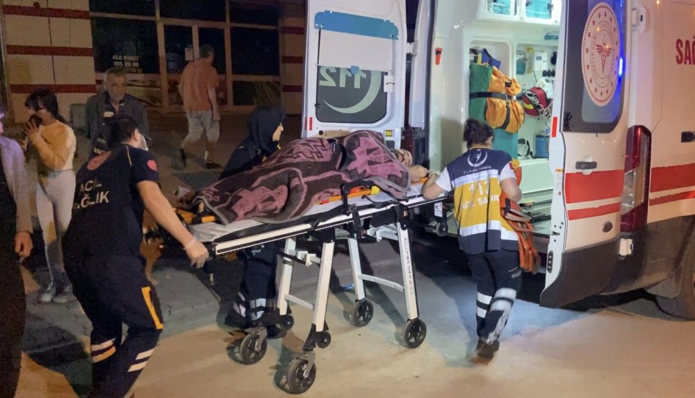 Konya'da 15 yaşındaki genç karnından bıçaklandı! Yakınları kurşun yağdırdı