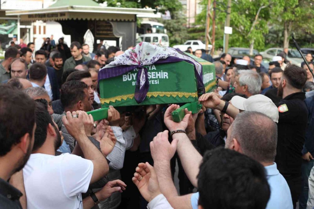 Konyalı üniversite öğrencisi İlayda Karakoca dualarla toprağa verildi!