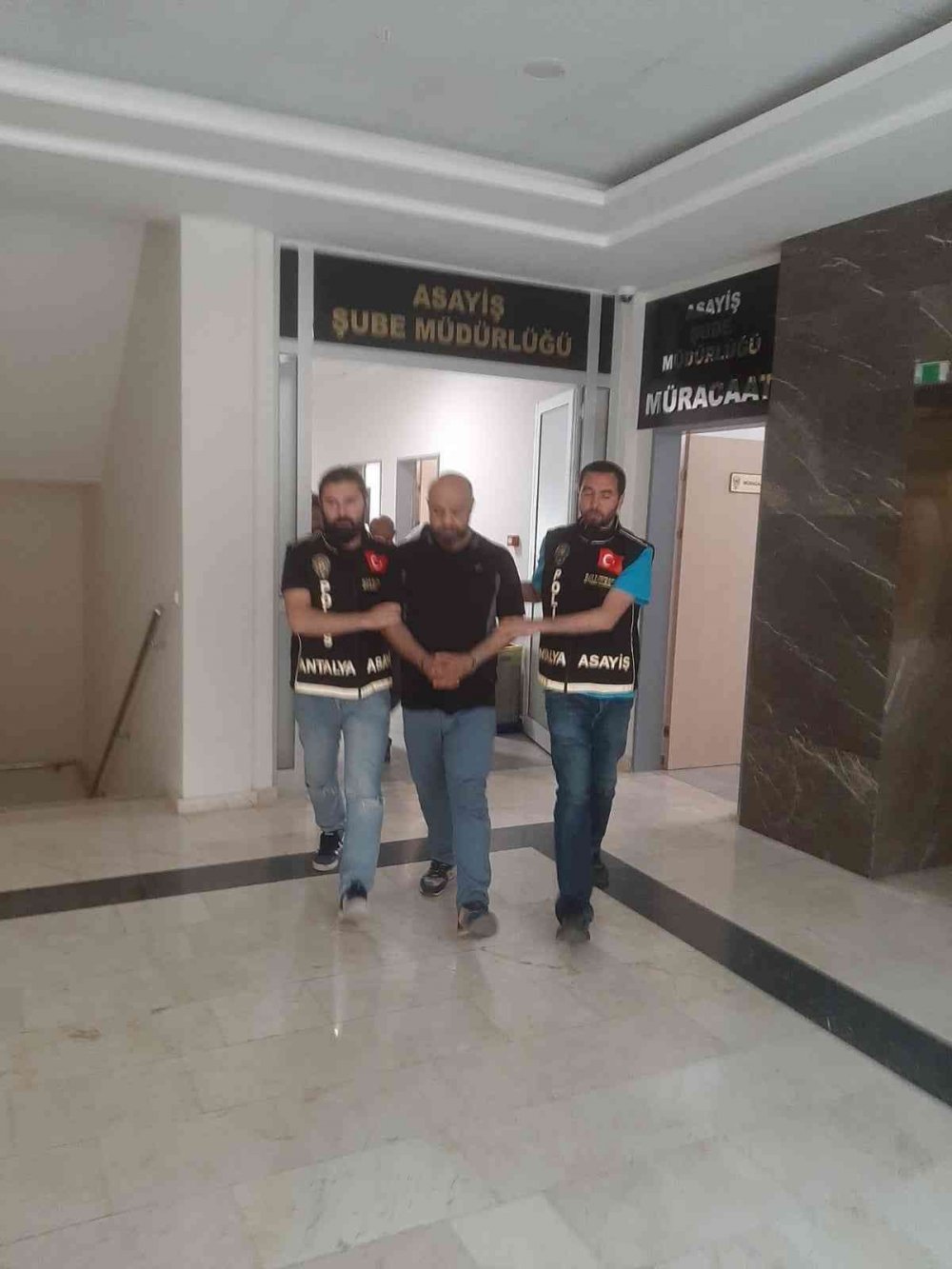 Antalya�da sahte kiralık ev ilanı ile yabancıları dolandıran 2 kişi