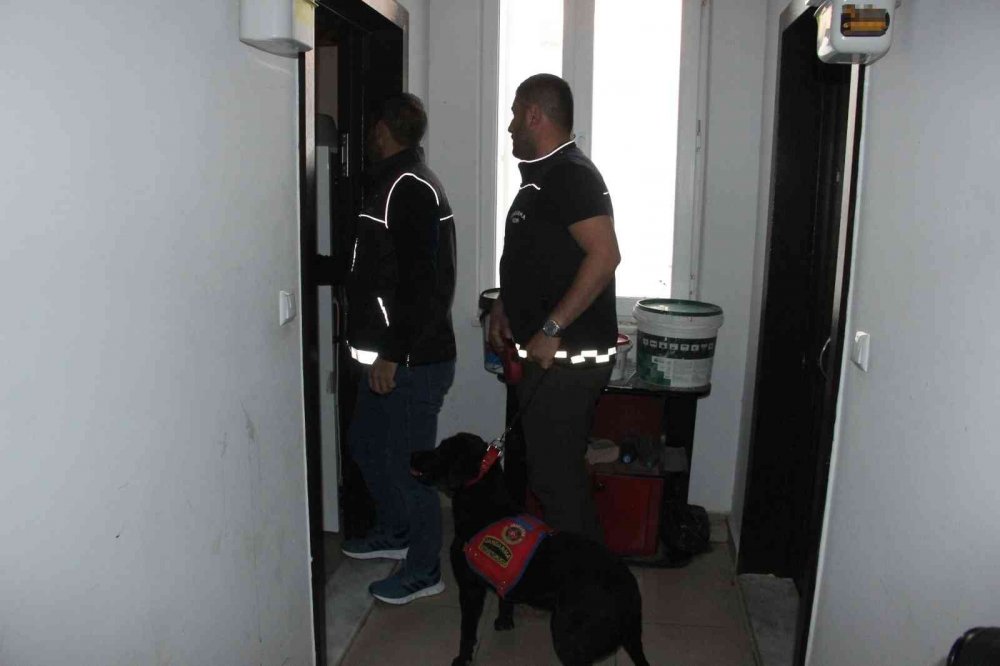 Konya dahil 4 ilde uyuşturucu satıcılarına eş zamanlı şafak operasyonu! 2'si kadın 18 gözaltı